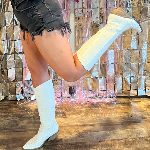 Lulu’s Billini White Pearl Cowboy Bachelorette Boots - Picture 3 of 8